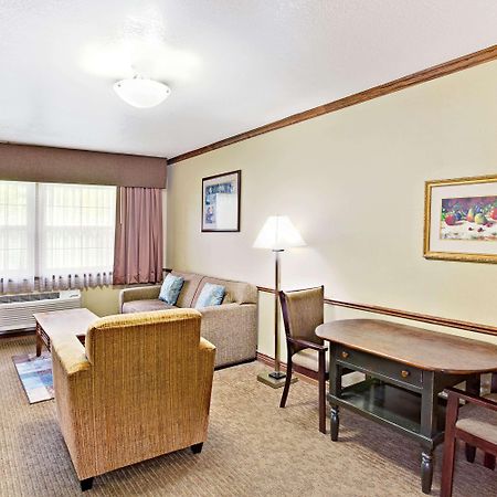 Baymont By Wyndham Provo River Exterior photo