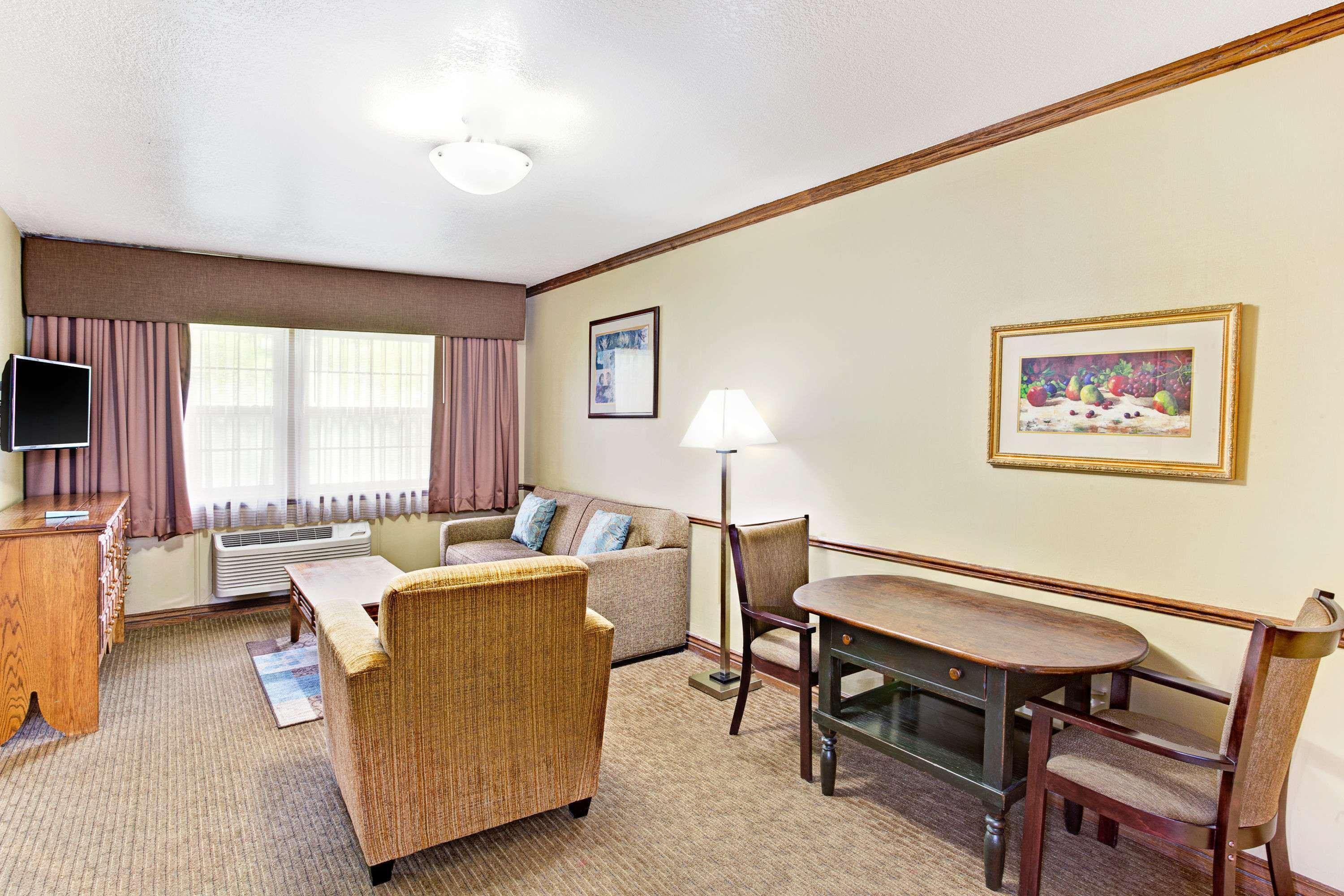 Baymont By Wyndham Provo River Exterior photo